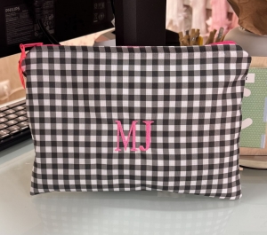 bolsa impermeable vichy negro con rosa flor