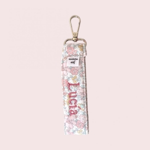Llavero flores pastel  con nombre